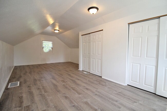 Building Photo - 2315 SE 66th Ave