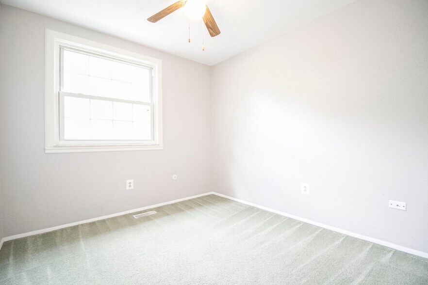 Building Photo - 437 S Haven Rd