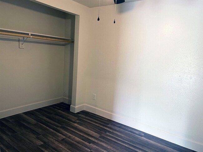 Building Photo - 201 Eastwood St