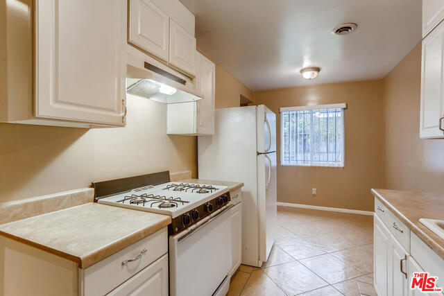 Building Photo - 10 Rawhide Ln