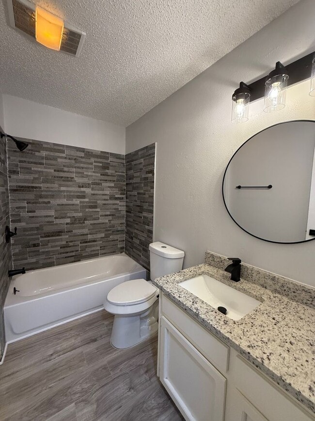 Building Photo - 5608 Cougar Dr