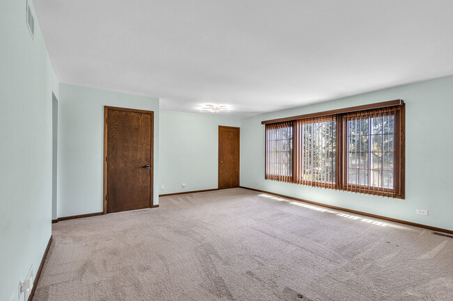 Building Photo - 1004 E Callero Cir