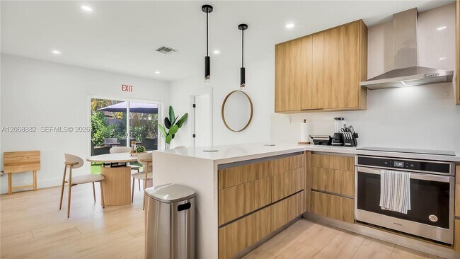 Building Photo - 1116 N 31st Ave