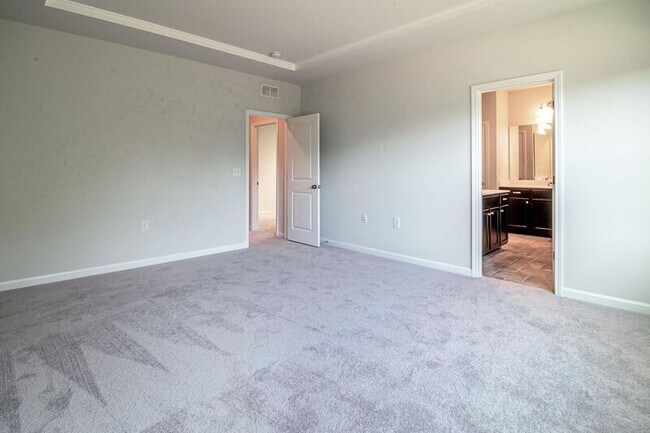 Building Photo - 214 Bedivere Ln