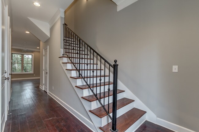 Front Entry - 818 Columbiana Rd