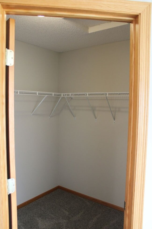 Building Photo - 403 Meadow Ln