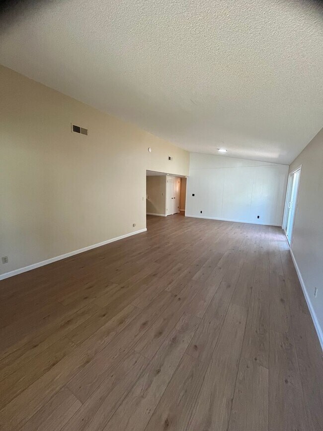 Building Photo - Cowell 4808-4810