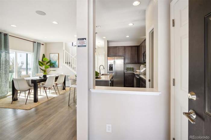 Building Photo - 6457 N Ceylon St