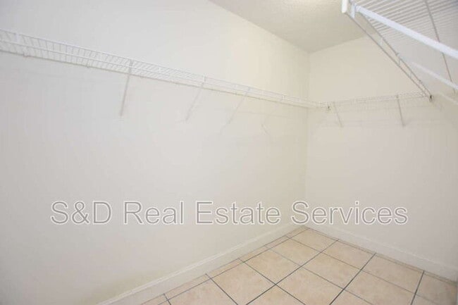 Building Photo - 1723 Pilchard Dr