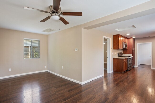 Building Photo - Gorgeous Upgraded home in Roseville