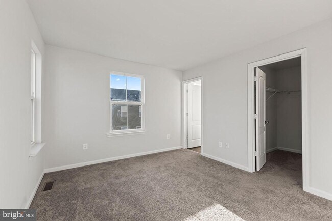 Building Photo - 64 Grant St