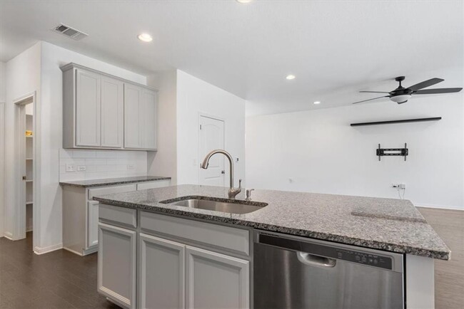 Building Photo - 6500 Routenburn St