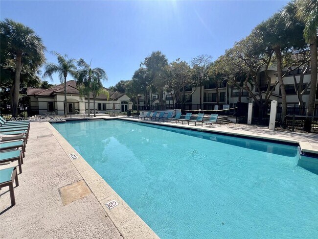 Building Photo - 640 S Park Rd