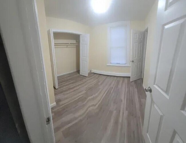 Building Photo - 357 Poplar St