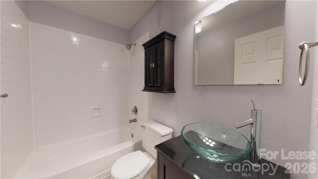 Building Photo - 13906 Glendevon Ct