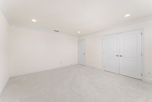 Building Photo - Spacious, Like-New 5/3.5 Home with 3-Car G...