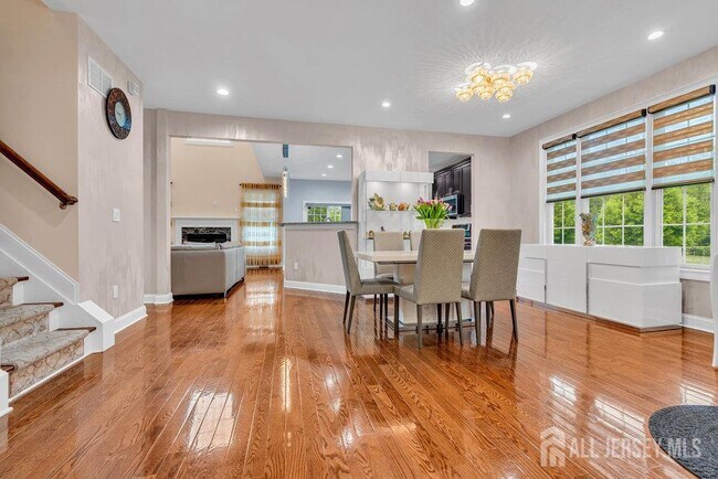 Building Photo - 47 McCormick Ave N