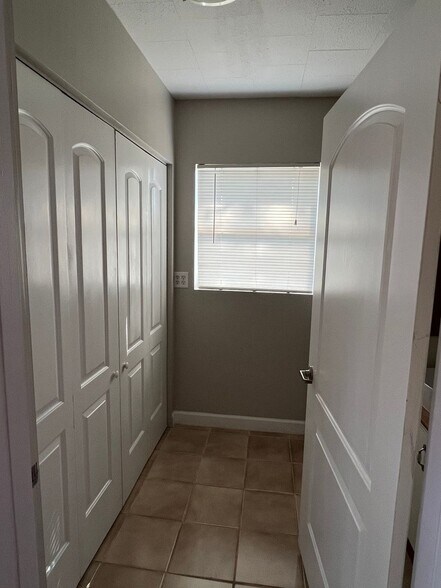 Building Photo - 2540 Elyria Ave