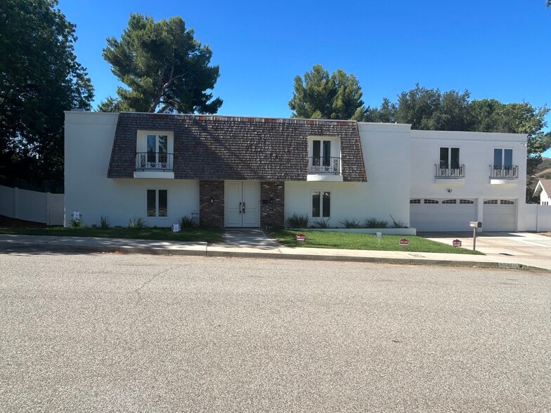 Primary Photo - 16608 Park Lane Cir