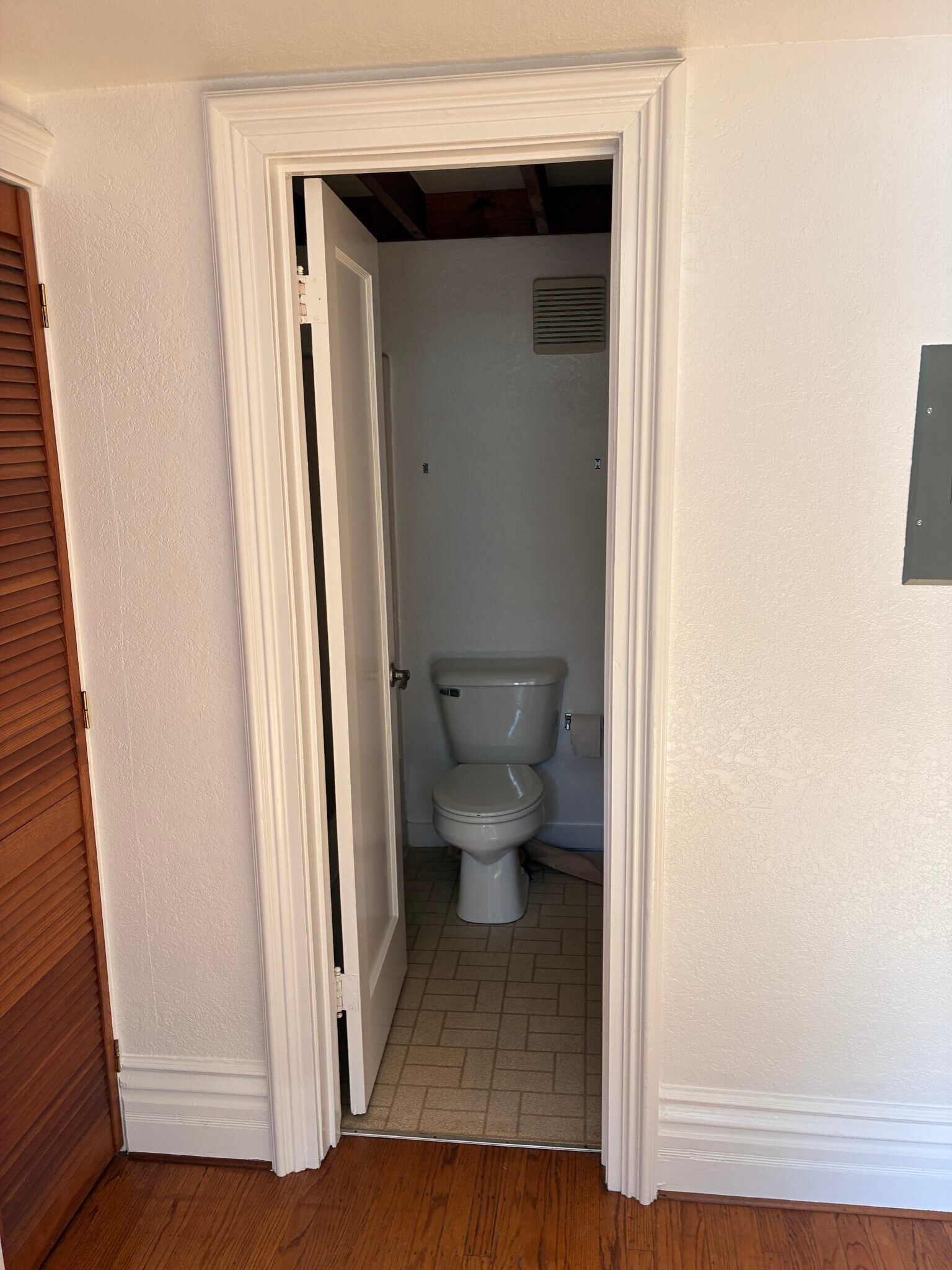 Bathroom with bathtub shower combo. - 1516 Third St