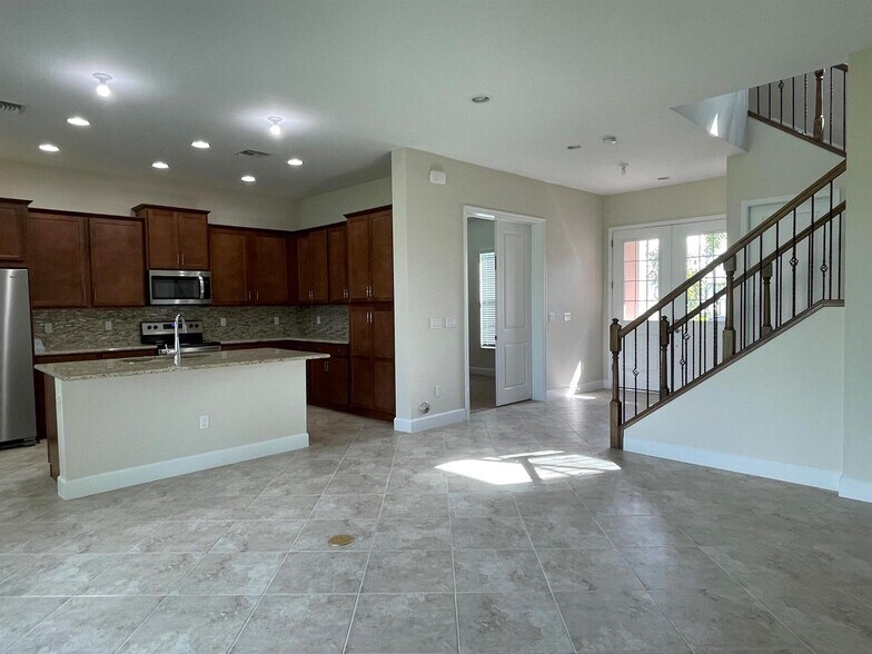 Building Photo - 5573 Zestar Ln