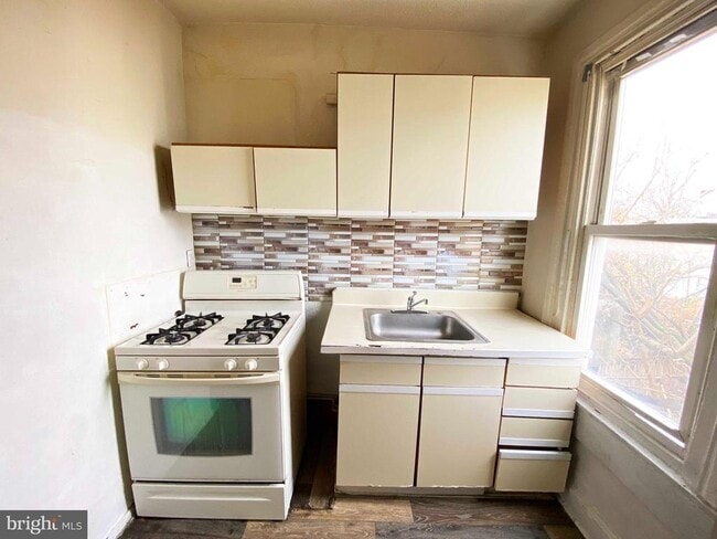 Building Photo - 3454 N Water St