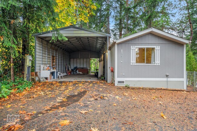 Building Photo - Waterfront 2-Bedroom Home with Scenic Views