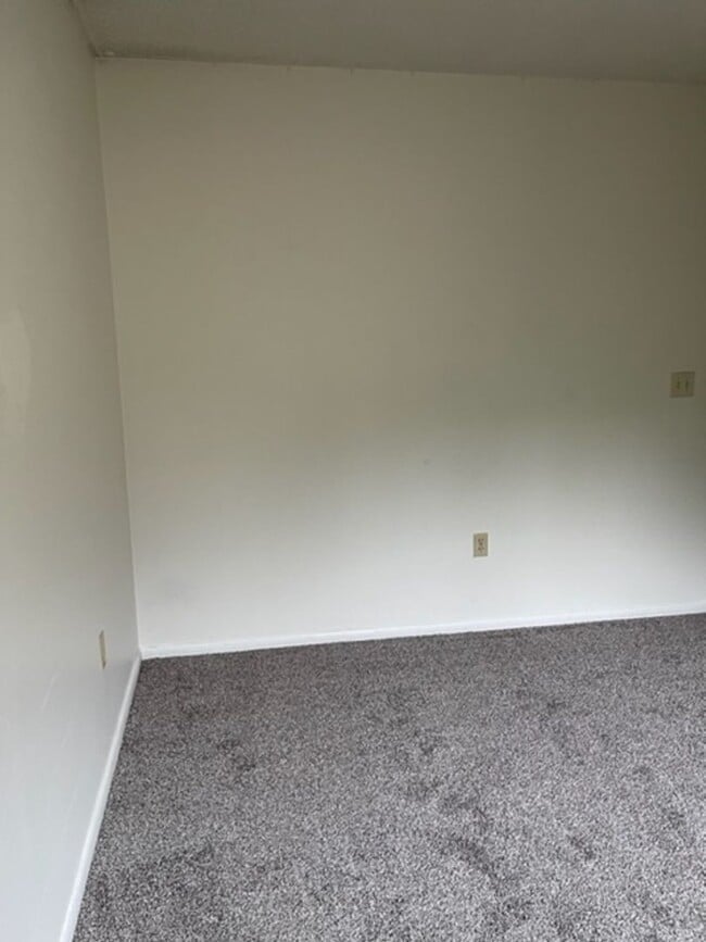 Building Photo - 410 N 19th Ave
