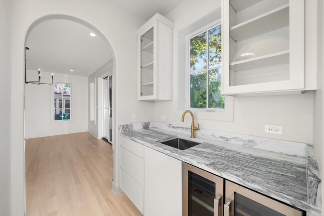 Building Photo - 1037 Belleforte Ave