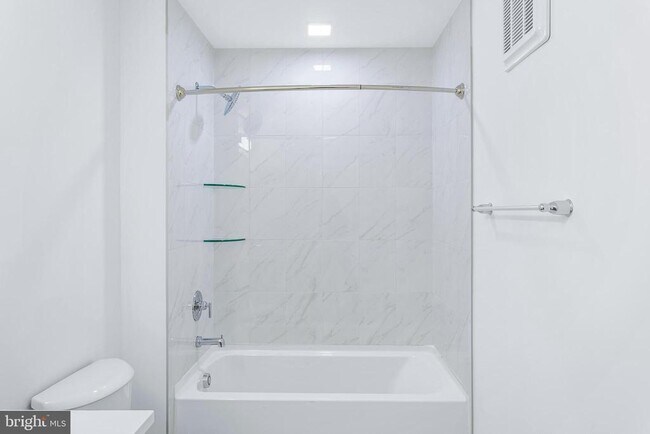 Building Photo - 701 N Henry St