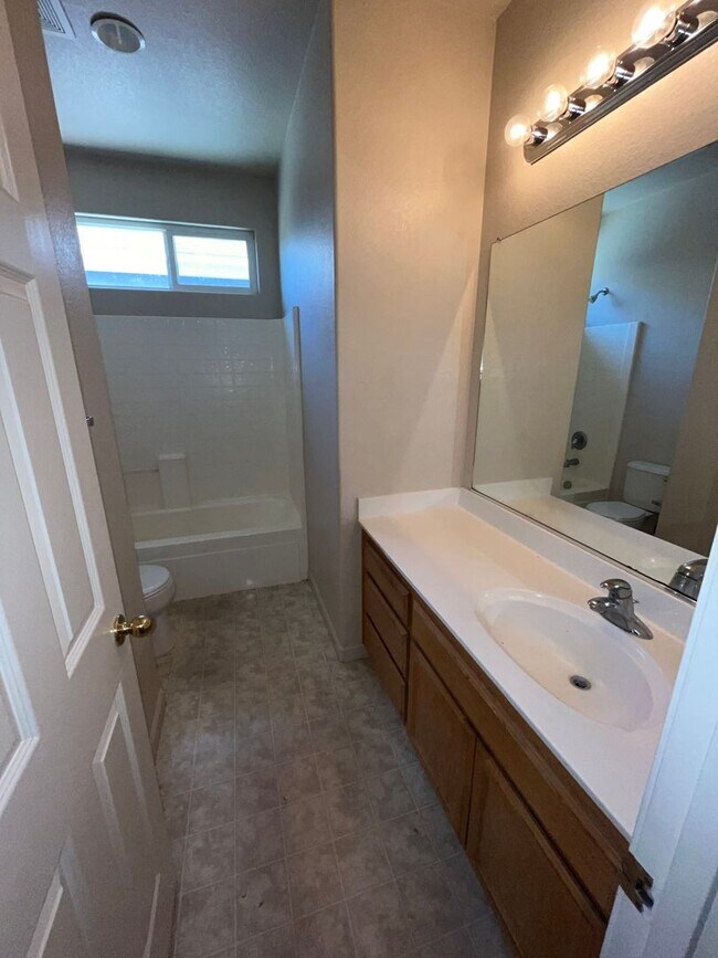 Building Photo - 5 Bed | 3.5 Bath | 2368 SF | 2 Car garage | Two Story | Tenant pays $175 for WS&G