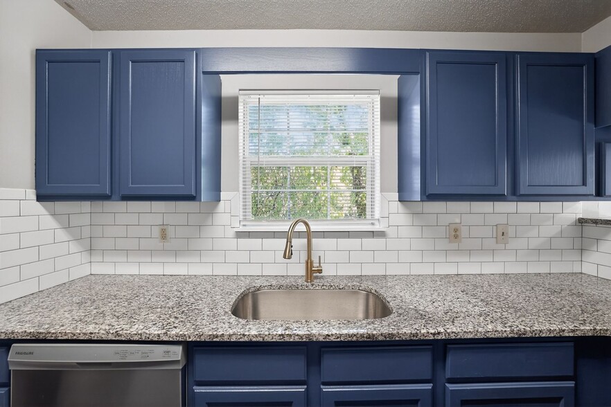Building Photo - 4246 Villas Dr