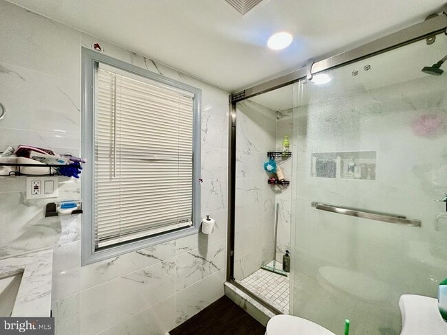 Building Photo - 633 Durham Rd