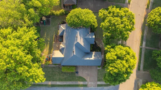 Building Photo - 1765 Hartwell Manor N