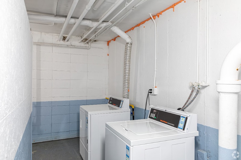 Building Photo - 271 Main St