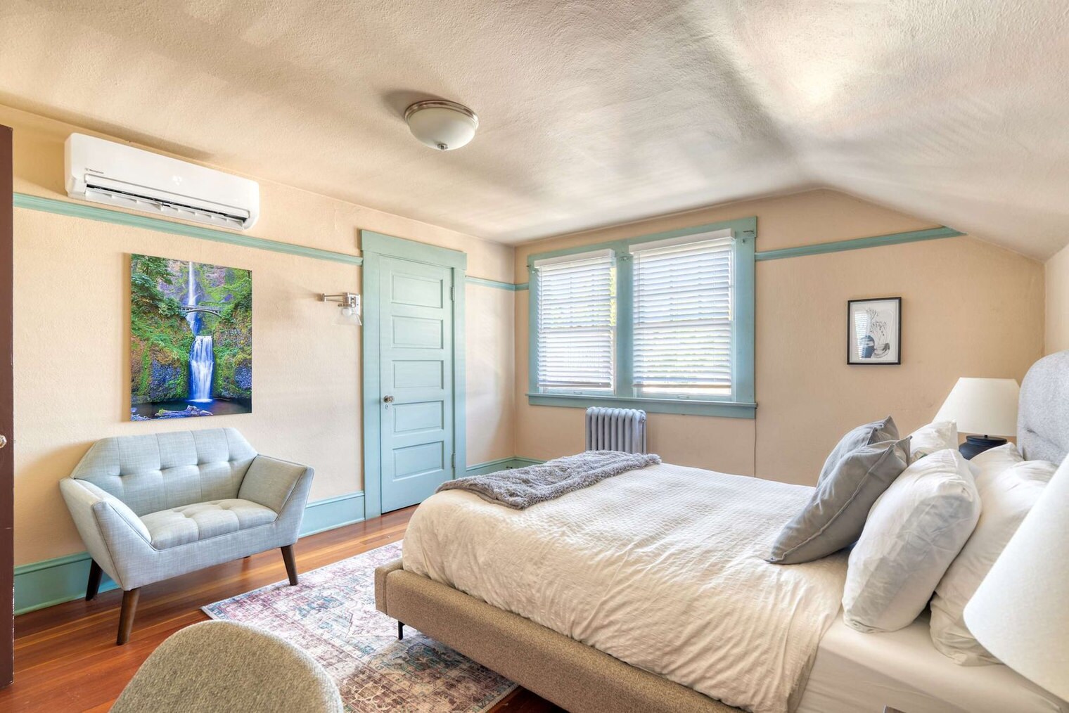 Building Photo - 2034 NE Flanders St