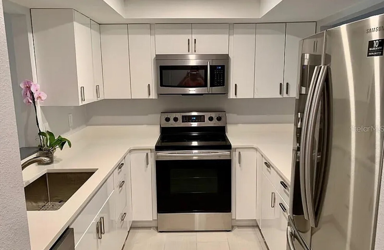 Building Photo - 906 Sunridge Dr