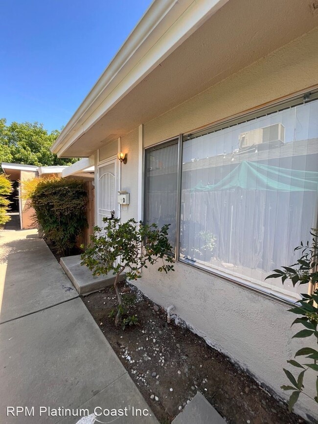Primary Photo - 2 br, 2 bath House - 6076 N. Poplar Ave. A...