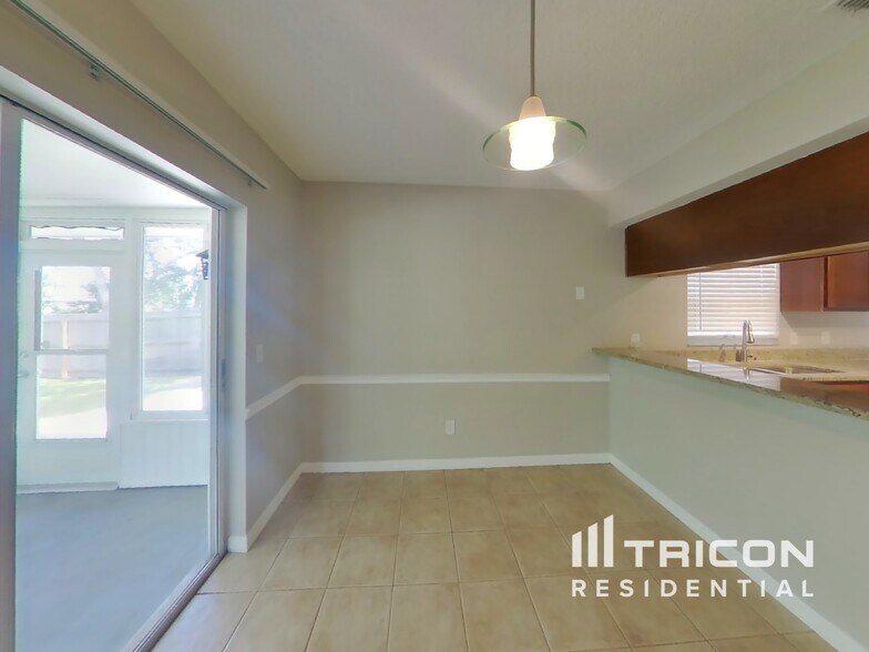 Building Photo - 1028 Hardwood Dr