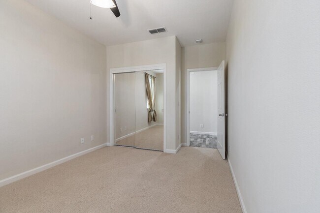 Building Photo - 20863 Grapevine Dr