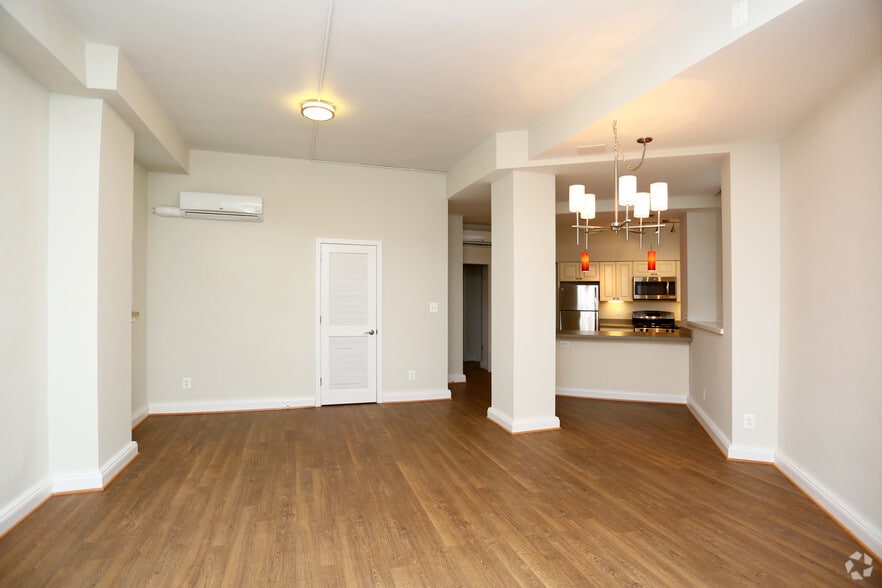 Interior Photo - 6600 Luzon