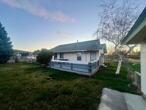 Building Photo - Charming 1-Bedroom Unit with Private Deck & Yard in Finley, WA