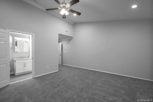 Building Photo - 15 Village Green Dr