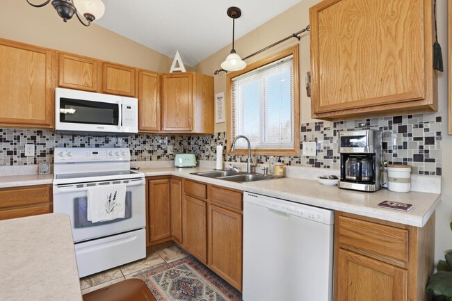 Building Photo - 4517 Three Rivers Dr