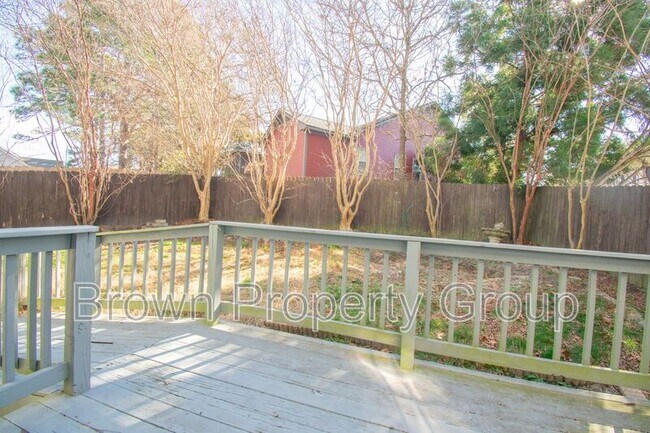 Building Photo - 725 Connaly Dr