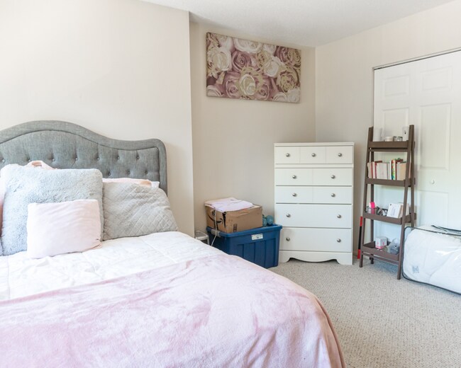 Building Photo - 10 Longstream Ct