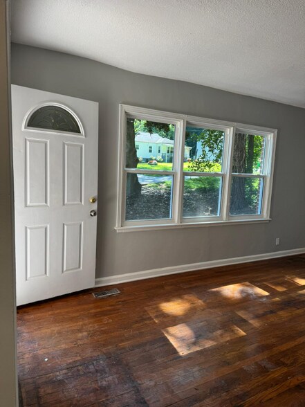 Building Photo - 1833 Ridgeland Dr