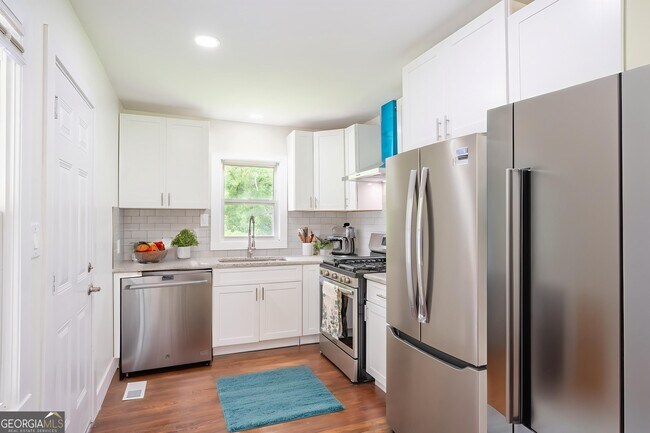 Building Photo - 2107 Garden Cir