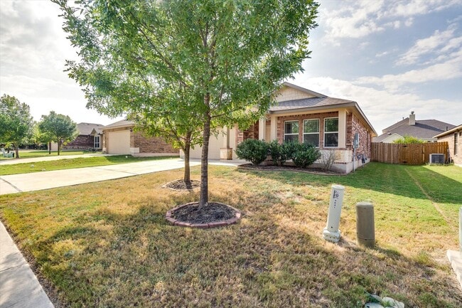 Building Photo - 5637 Sacco St