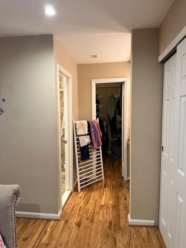 Building Photo - 4933 Casimir St